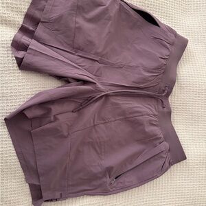 lululemon athletica License to train Mauve Cargo Shorts size XL